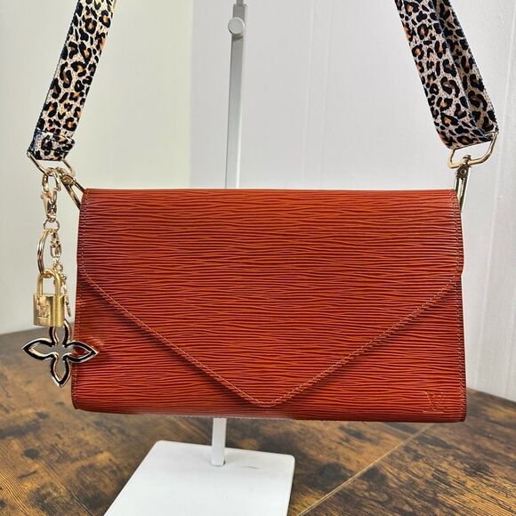 Louis Vuitton Brown Epi Leather Art Deco Clutch Bag - Picture 1 of 16